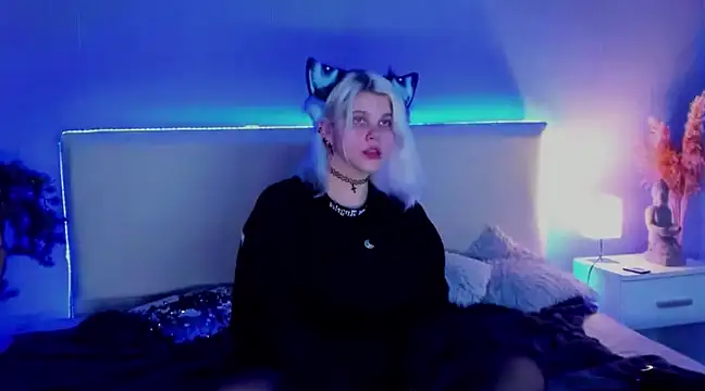 JoannLowe online show from 03.11.25