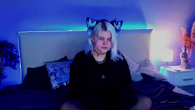 JoannLowe online show from 03.11.25