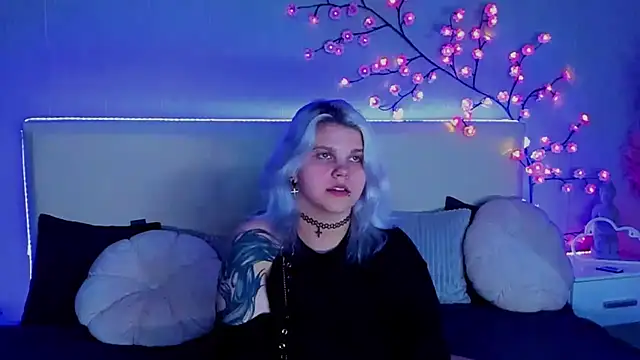 JoannLowe online show from 09.30.25