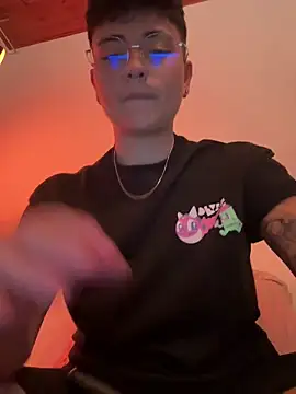 Ashley Chriss online show from 01.12.25