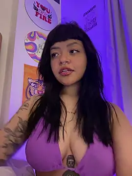 Ashley Chriss online show from 02.21.25