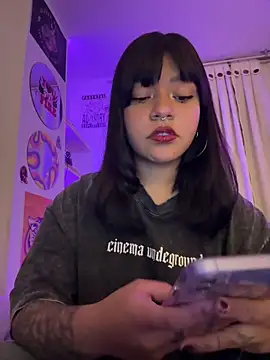 Ashley Chriss online show from 09.27.25