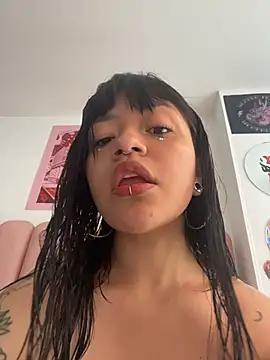 Ashley Chriss online show from 11.29.25