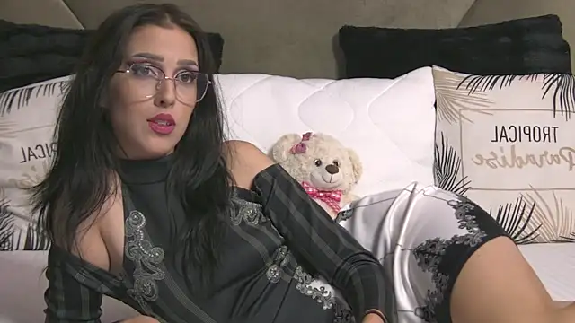 AishaHummer online show from 10.08.25