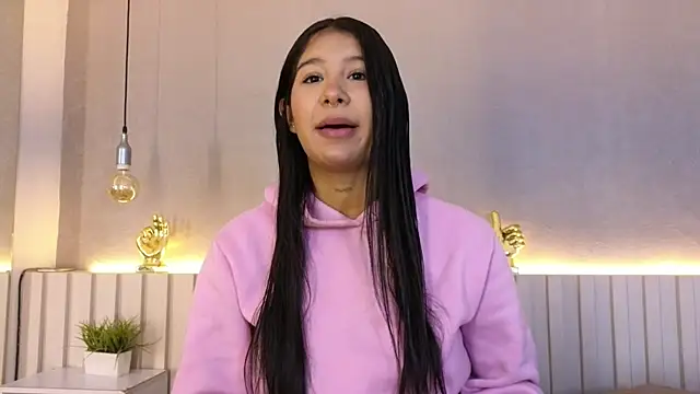 Snapshot of Aida_moreno chatting on 03.11.26 Aida moreno online show from 03.11.26