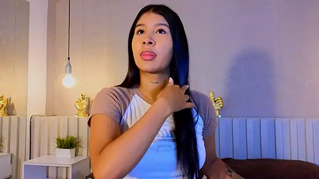 Snapshot of Aida_moreno chatting on 04.01.26 Aida moreno online show from 04.01.26