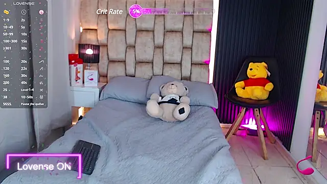 Snapshot of little_sophie18 chatting on 01.27.25 little sophie18 online show from 01.27.25