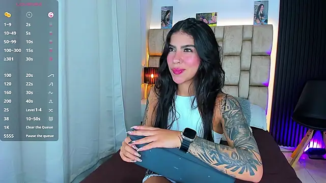 little sophie18 online show from 10.30.25