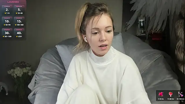 foxy blond online show from 03.14.25