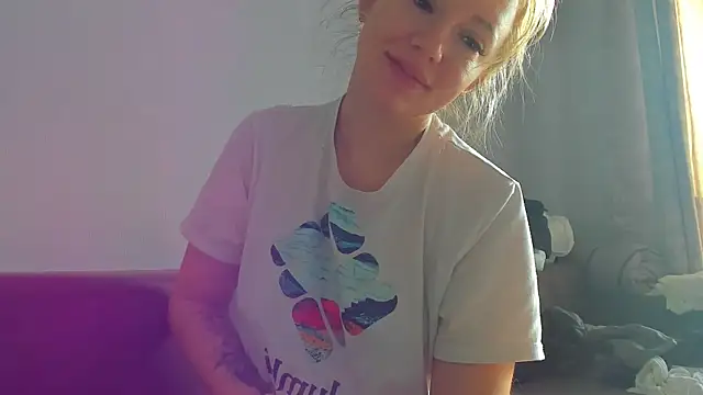 Snapshot of foxy_blond chatting on 05.01.26 foxy blond online show from 05.01.26