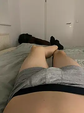 Snapshot of Nio-5 chatting on 01.27.25 Nio-5 online show from 01.27.25