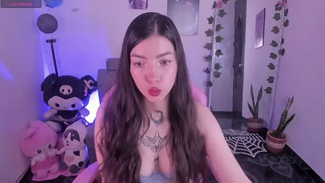 Snapshot of cami_mila9 chatting on 10.28.25 cami mila9 online show from 10.28.25