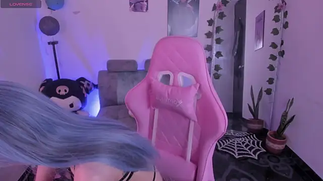 Snapshot of cami_mila9 chatting on 10.30.25 cami mila9 online show from 10.30.25