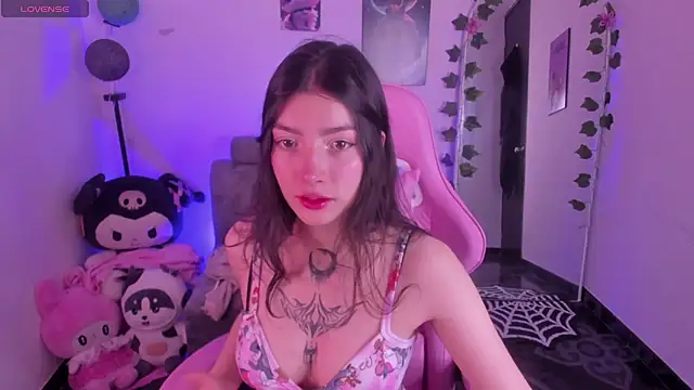 Snapshot of cami_mila9 chatting on 11.06.25 cami mila9 online show from 11.06.25