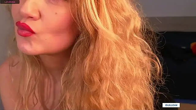 Snapshot of Lolli__Moon chatting on 02.11.25 Lolli  Moon online show from 02.11.25