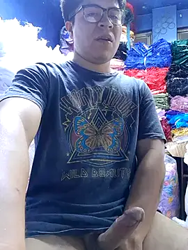 Snapshot of strokvic chatting on 10.28.25 strokvic online show from 10.28.25