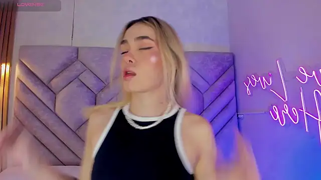 Lucy Vega online show from 12.05.24