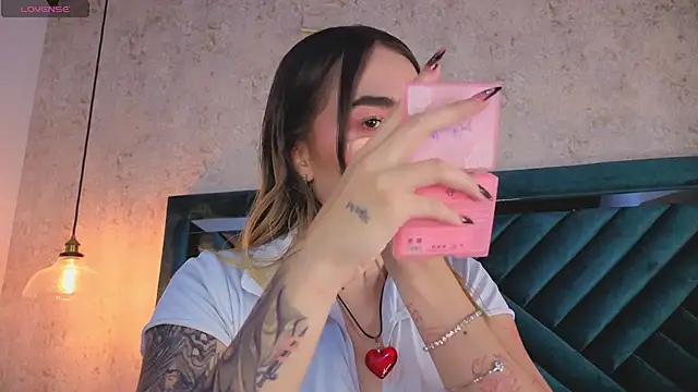 Lucy Vega online show from 10.04.25