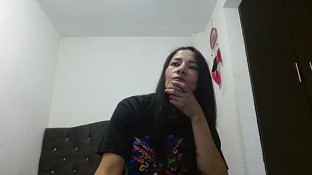 Snapshot of canela-hot34 chatting on 10.23.25 canela-hot34 online show from 10.23.25