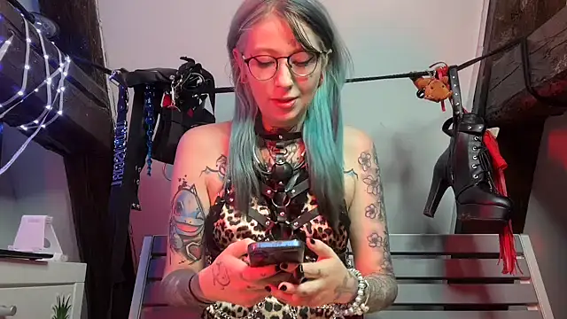 coyemoo online show from 11.08.25