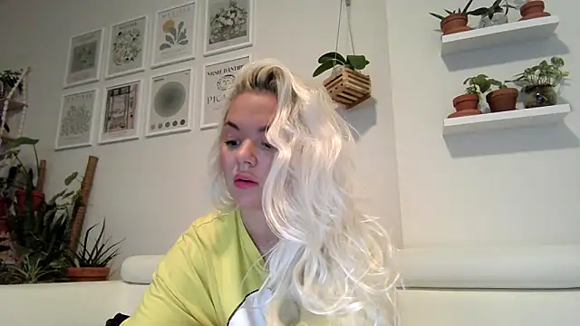 Snapshot of badblondebunny chatting on 02.01.26 badblondebunny online show from 02.01.26
