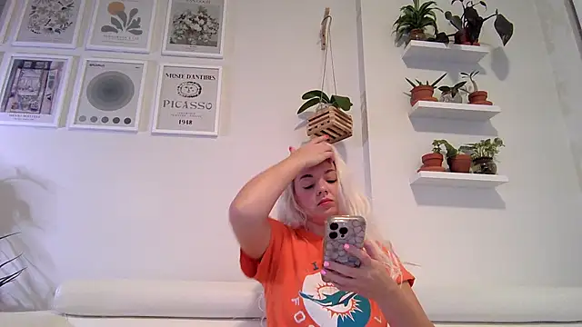 Snapshot of badblondebunny chatting on 02.07.26 badblondebunny online show from 02.07.26