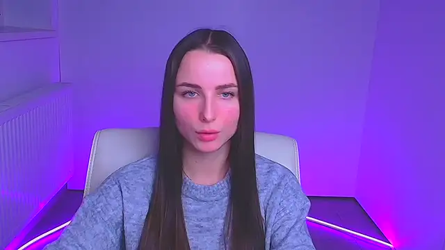 Eva Janee online show from 12.17.24