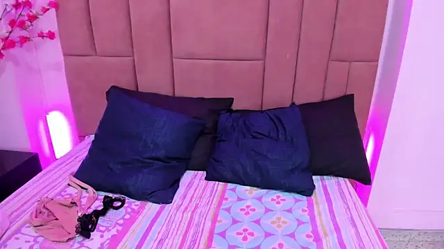 EvaaLovia1 online show from 03.11.25