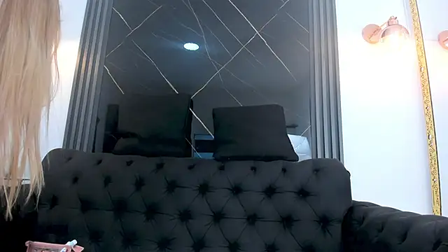 EvaaLovia1 online show from 10.10.25