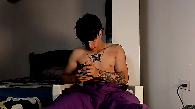 Snapshot of Snakebutterfly chatting on 12.22.24 Snakebutterfly online show from 12.22.24