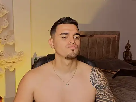 Snapshot of Axel_Big_cock chatting on 07.02.26 Axel Big cock online show from 07.02.26
