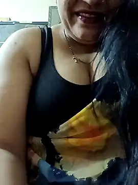 Snapshot of sneha_rose chatting on 12.24.24 sneha rose online show from 12.24.24