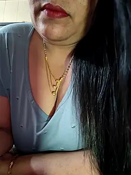 Snapshot of sneha_rose chatting on 09.18.25 sneha rose online show from 09.18.25