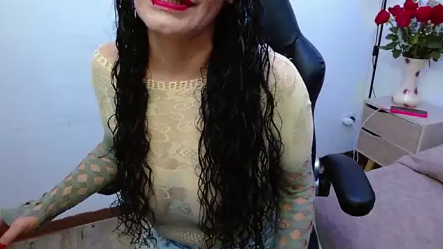 AlexandraJones  online show from 10.05.25