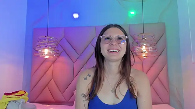 Snapshot of AngelaaCute_ chatting on 06.17.26 AngelaaCute online show from 06.17.26