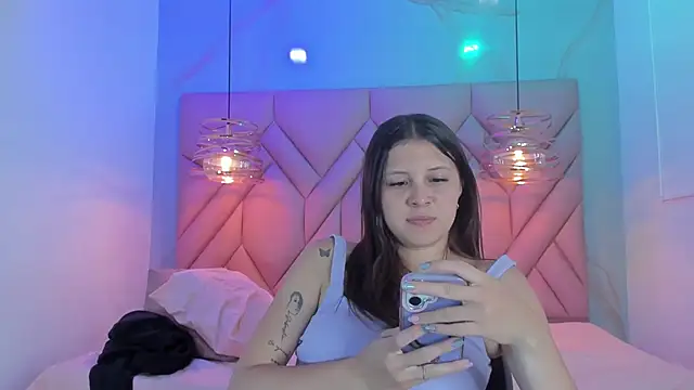 Snapshot of AngelaaCute_ chatting on 06.22.26 AngelaaCute online show from 06.22.26