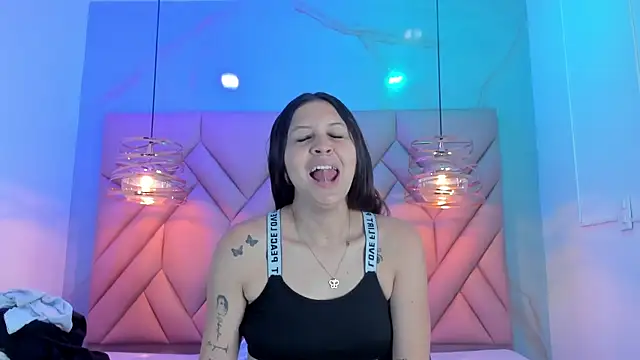 Snapshot of AngelaaCute_ chatting on 06.25.26 AngelaaCute online show from 06.25.26