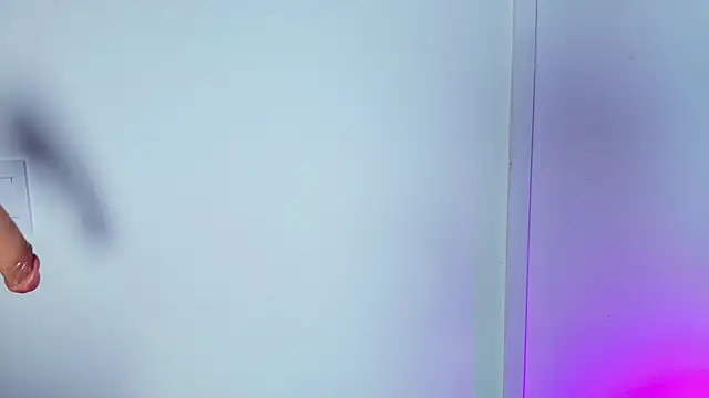 Lizz Tender online show from 03.11.25