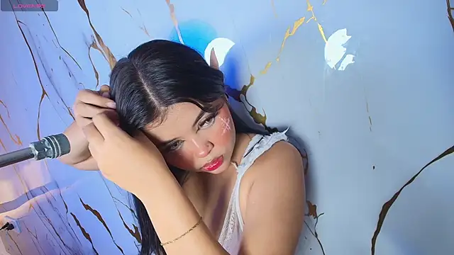 Lizz Tender online show from 12.05.25