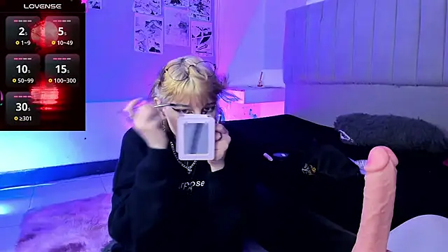 Snapshot of SukiFuyu_ chatting on 12.06.24 SukiFuyu  online show from 12.06.24