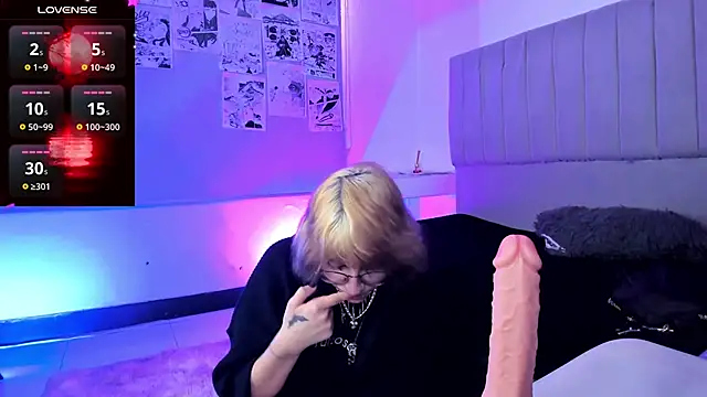 Snapshot of SukiFuyu_ chatting on 12.06.24 SukiFuyu  online show from 12.06.24