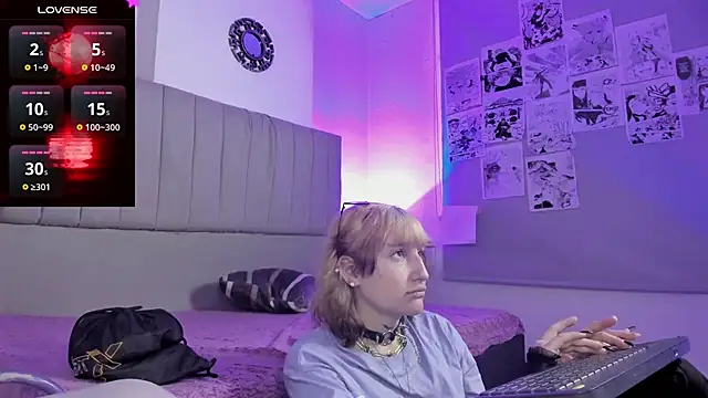 Snapshot of SukiFuyu_ chatting on 12.20.24 SukiFuyu  online show from 12.20.24