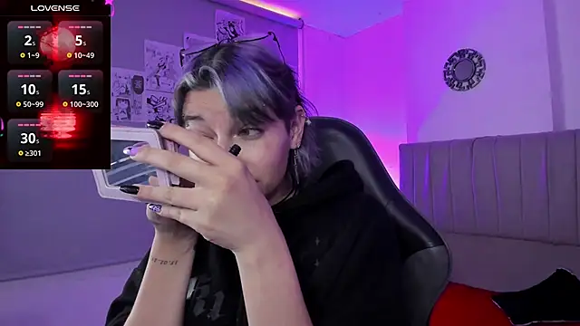 Snapshot of SukiFuyu_ chatting on 02.03.25 SukiFuyu  online show from 02.03.25