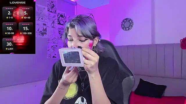 Snapshot of SukiFuyu_ chatting on 02.04.25 SukiFuyu  online show from 02.04.25