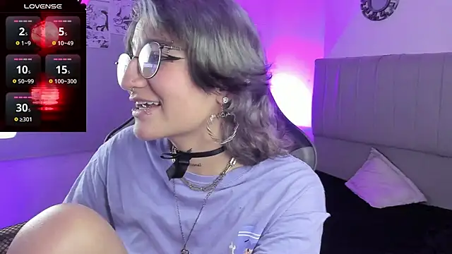 Snapshot of SukiFuyu_ chatting on 02.11.25 SukiFuyu  online show from 02.11.25