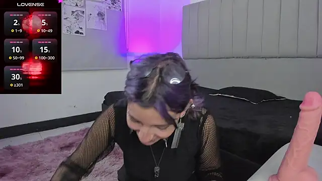 Snapshot of SukiFuyu_ chatting on 02.18.25 SukiFuyu  online show from 02.18.25