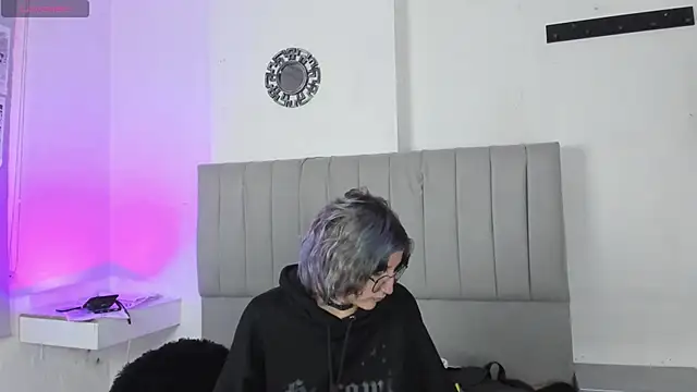 Snapshot of SukiFuyu_ chatting on 02.24.25 SukiFuyu  online show from 02.24.25