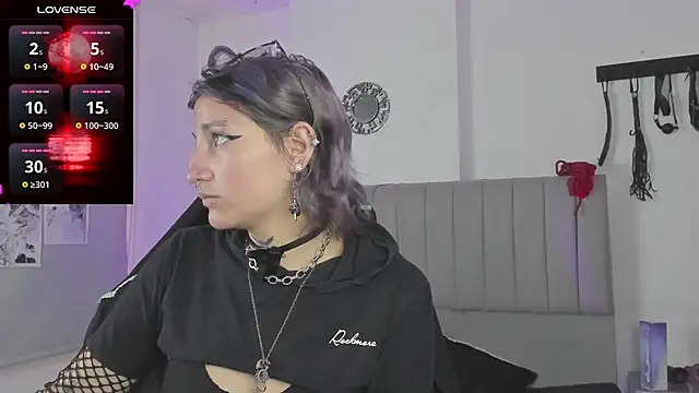 Snapshot of SukiFuyu_ chatting on 03.06.25 SukiFuyu  online show from 03.06.25