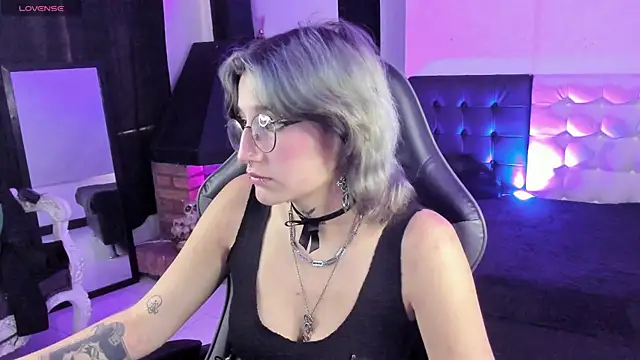 Snapshot of SukiFuyu_ chatting on 03.16.25 SukiFuyu  online show from 03.16.25