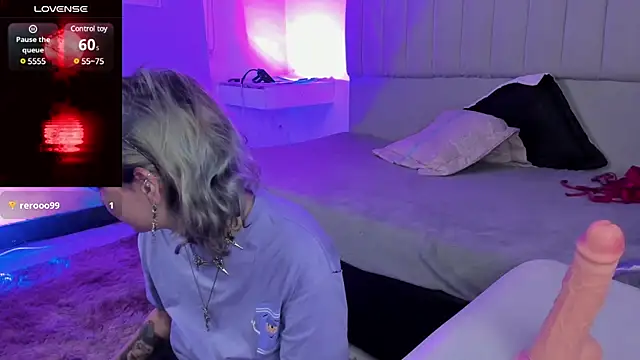 Snapshot of SukiFuyu_ chatting on 03.18.25 SukiFuyu  online show from 03.18.25